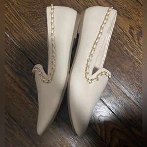 NWOT Women’s Cream Chain-Trim Loafers